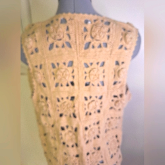 Beige Crocheted Vest Size Small to Med - Picture 4 of 4
